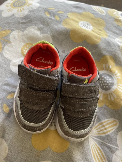 Clarks size 4 2025 baby shoes