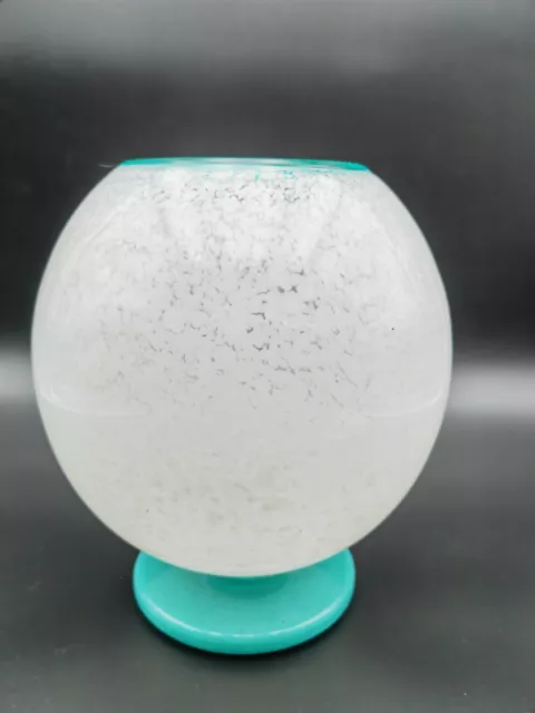 Vase Boule En Verre Blanc Et Vert Moucheté