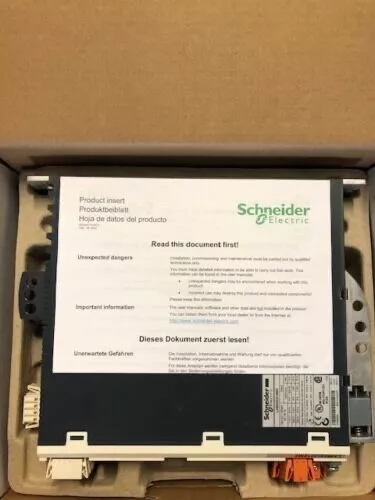 NEW in Original box Schneider Electric Lexium 32, LXM32AU90M2, LXM-32AU90M-2