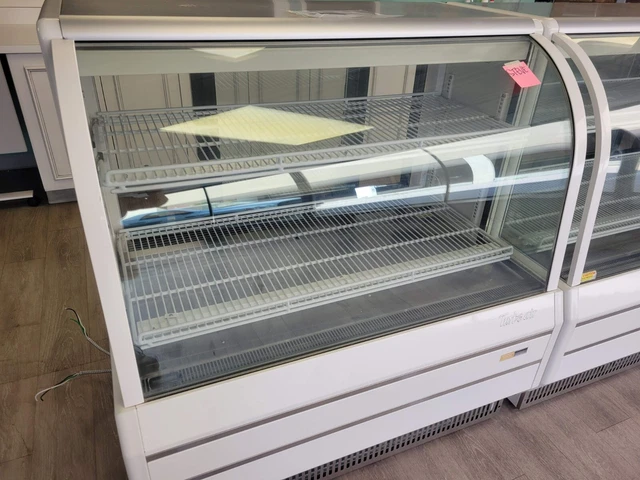 "2016" Turbo Air Tcbg-48-2-S 48" Refrigerated Curved Glass Bakery Display Case