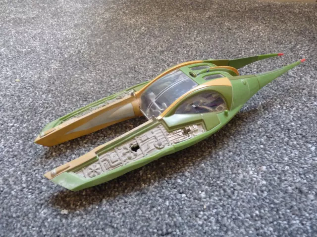 2002 Star Wars attack of the clones zam wesell speeder ship toy