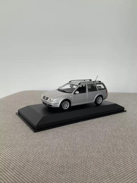 Volkswagen Bora Variant - 1/43 scale - VW Minichamps modelcar 3