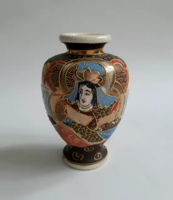 Vase Satsuma décoratif japonais peint à la main