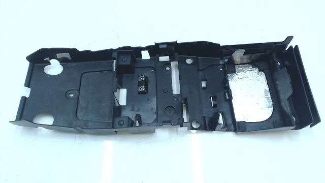 A1696988130 1696988130 W245 Binnen spatbord links voor