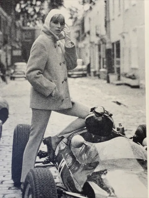 1964 Couture Damenmode Bewertung B&W Fotos Werbung Rennwagen Cooper 6