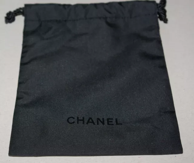 Chanel Superbe Pochette Etui Housse Pour Accessoires Tissu Noir Satinè Neuf