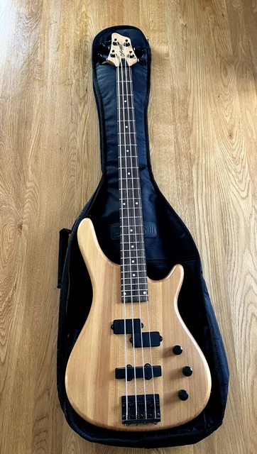 guitare basse électrique STAGG BC300 + housse