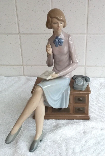 FIGURINE EN PORCELAINE Lladro Midwife 1987 - 1989 EUR 80,00 - FR
