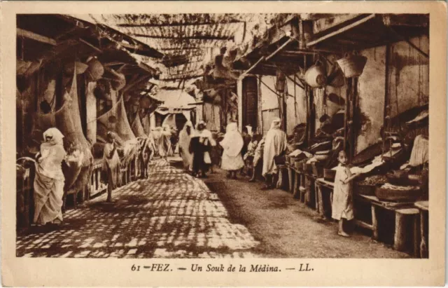 CPA AK FEZ un Souk de la Médina MAROC (24156)