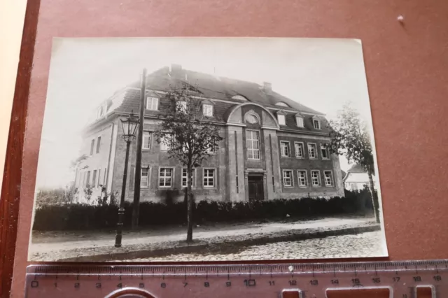 tolles altes Foto mir unbekanntes großes Gebäude - Schule ?? Ort ??