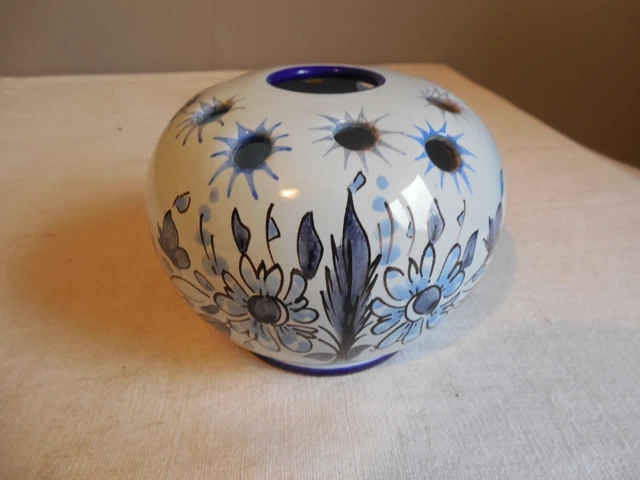 Pique Fleur En Faience De Nevers