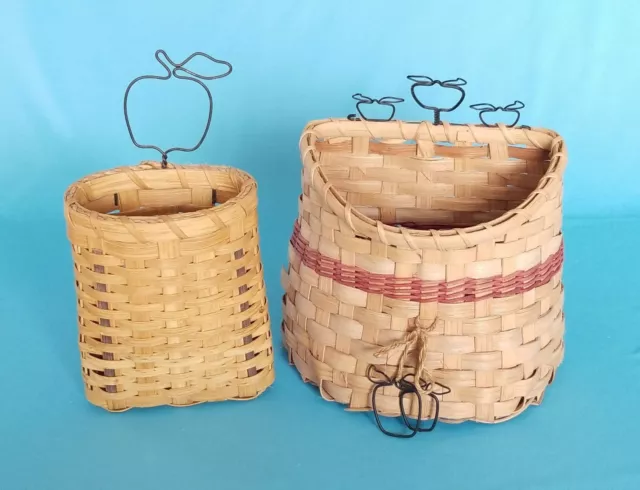 2 Vintage Wicker Wall Pocket Baskets with Apple Theme  Very Good Condition