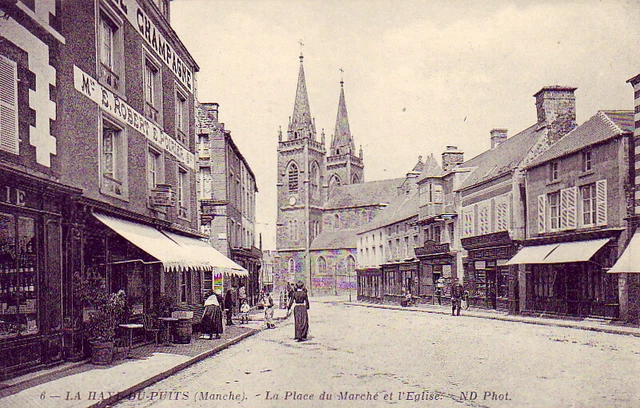 CPA 50 NORMANDY approx. de Lessay LA HAYE DU WELLITS Place du Marché HOTEL CHAMPAGNE