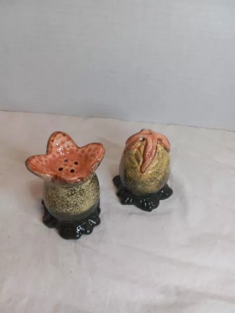 ALIEN Xenomorph Egg Salt and Pepper Shaker Set