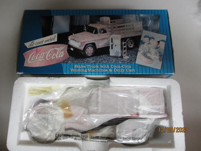 Coca Cola Delivery Stake Truck W/Vending Machines & Dolly  Die cast New