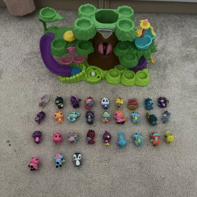 Hatchimals CollEGGtibles Tree House Playset and 7 figures.