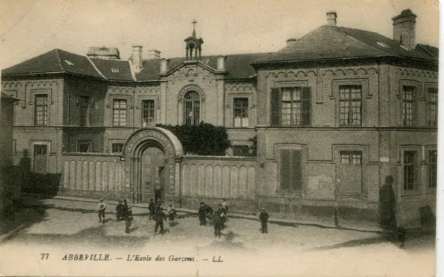 France Abbeville - L'Ecole des Garsons old postcard