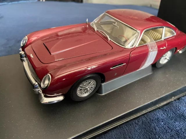 AutoArt 70025 1:18 Aston Martin DB5 Red Metallic LHD