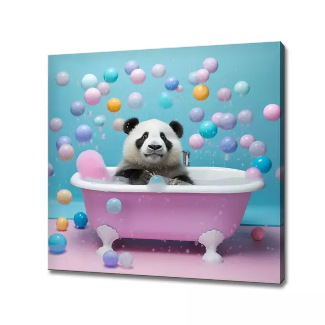 Niedlicher Panda-Bär in der Badewanne, pastellfarbene Tierkunst, Leinwandbild Kinder