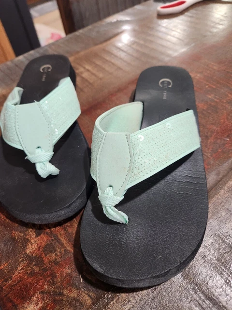 womens flip flops size 7
