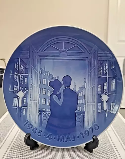 Vintage Royal Copenhagen 1945 4 Maj Jubilee Plate B & G Cobalt Blue Couple 1970