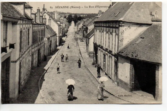 SEZANNE - Marne - CPA 51 - rue d' Epernay - femmes avec ombrelles
