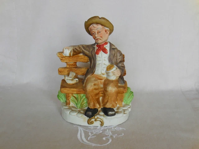 Statuette Ancienne En Biscuit Polychrome - Vieil Homme Assis Avec Oiseau