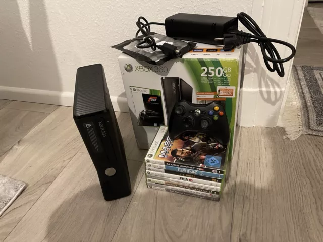 Xbox 360 Slim Konsole + Controller + 8 Spiele + Die Kabel + OVP