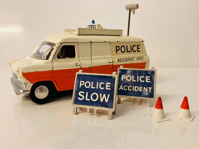 Dinky Toys Ford Transit Police - 1/43 Made In England - Occasion