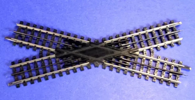 3-Rail Trix OO / HO Gauge Crossover Crossing Track 4358