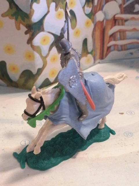 Jouet - FIGURINE TIMPO MOYEN AGE CAVALIER - chevalier gris  piéton