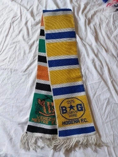 ÉCHARPE ULTRAS BRIGATA PERUGIA – BRODERIE QUALITÉ SUR LAINE – FRANGES – BIANCOROSSA