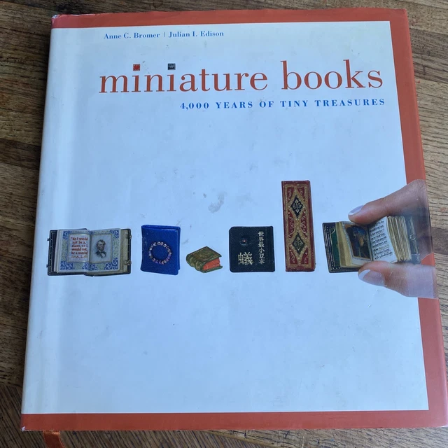 MINIATURE BOOKS: 4, 000 Years of Tiny: 4000 Years of Ti