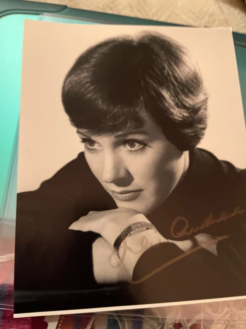 JULIE ANDREWS  signed 8x10 photo "SOUND OF MUSIC","S.O.B. GLobal Authenticss GA