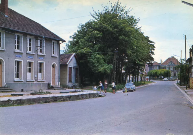 Carte BRIEULLES SUR MEUSE La Poste La rue Principale La 4L Renault