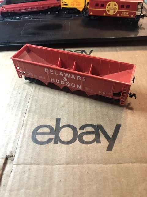 BACHMANN DELAWARE & HUDSON D & H 12312, Coal Hopper Car, Red (9686)