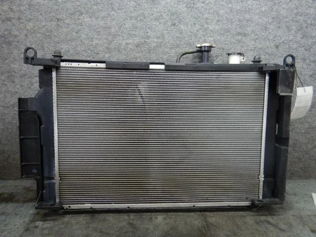 TOYOTA Aqua 2012 DAA-NHP10 Radiatore 1640021330 [usato] [PA82142406]