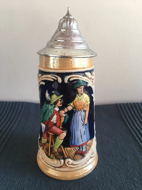 ANCIENNE CHOPE DE Bière Avec Couvercle Étain Décor Bouc Qui Boit  Saint Louis EUR 90,00