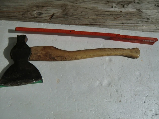 antikes beil form klauenbeil