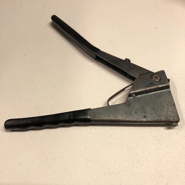 VINTAGE RIVET GUN MONTGOMERY WARD, 1/8" and 3/16", No box or directions