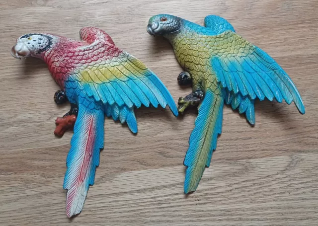 2 Vintage Parrot Macaw Tropical Bird Wall Plaques Wall Hanging 26 cm