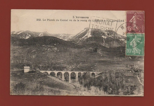 Le Lead du Cantal seen from the road of LIORAN to VIC on CERE (L3028)