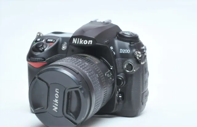Nikon D200 10.2MP Digital SLR Camera W/ 18-70/3.5-4.5 G-AFS ED-IF Lens 927