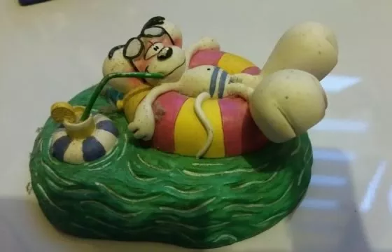 * RARE  ~ DIDDL ~ Grosse Figurine DIDDL sur une bouée ~ (excellent état)