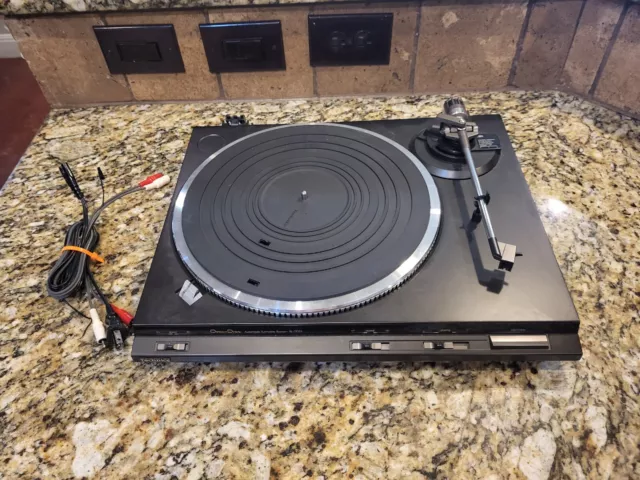Working Technics SL-DD33 Direct Drive Turntable Record Player No Cartridge/Cover