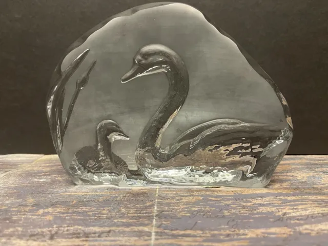 Cristal d'arques Lead crystal etched Swan and Baby France Paperweight Art Glass