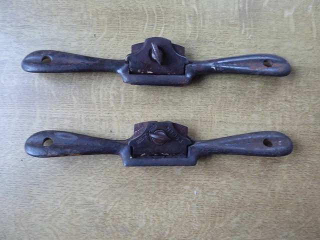 Pair of vintage spokeshaves, flat and curved, Stanley and Record