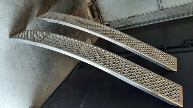 Coppia Rampe Di Carico Ricurve L150 - 225 Kg L'una 