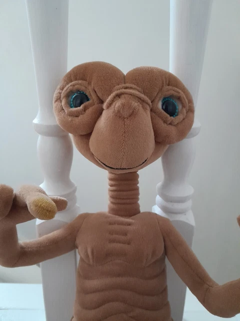 E.T. THE EXTRA-TERRESTRIAL Toys 'R' Us Exclusive/Universal plush doll ...