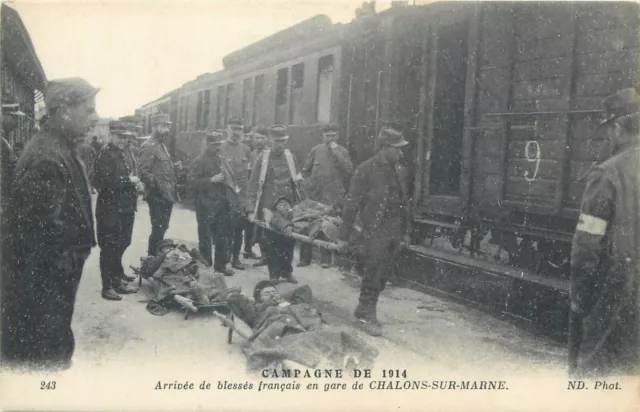 Arrival of French wounded soldiers at Chalons-sur-Marne railway station ww1